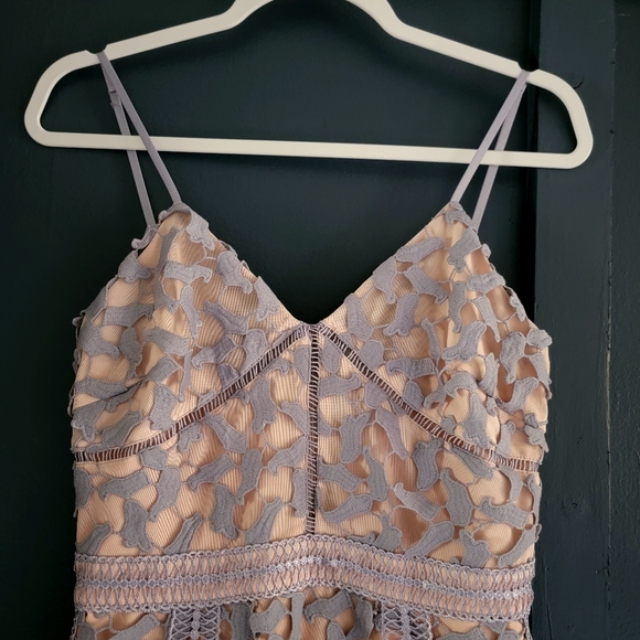 Elliatt xAnthropologie Tingle Midi Dress Crochet Lace Overlay in Lilac & Nude XS - Picture 3 of 12